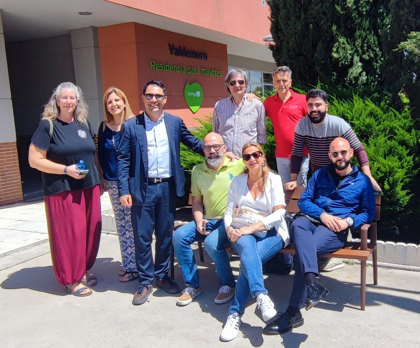 Erasmus+ professionals and host team gathered outside a partner centre during a Job Shadowing visit